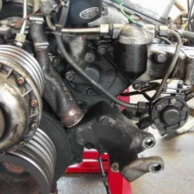 Motorinstandsetzung eines Mercedes 600 12