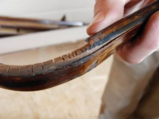 Abgelöste Furniere auf Ober- und Vorderseite