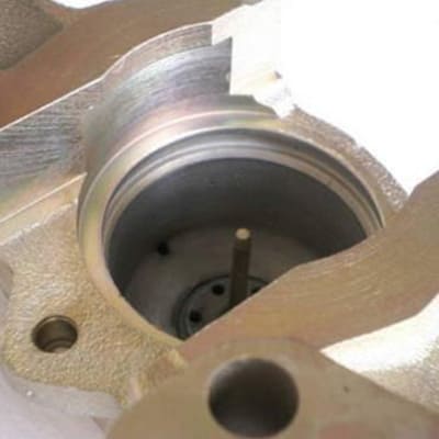 Überholte und gehohnte Bremszange von 600