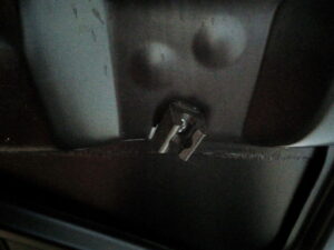 Clip for attaching the spare wheel cover. - Image 2